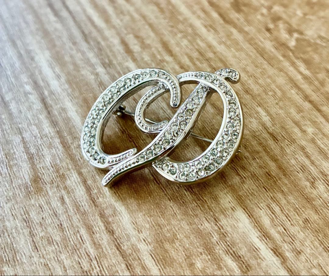 Dior ディオール ブローチ CDロゴ ラインストーンシルバーアクセサリー