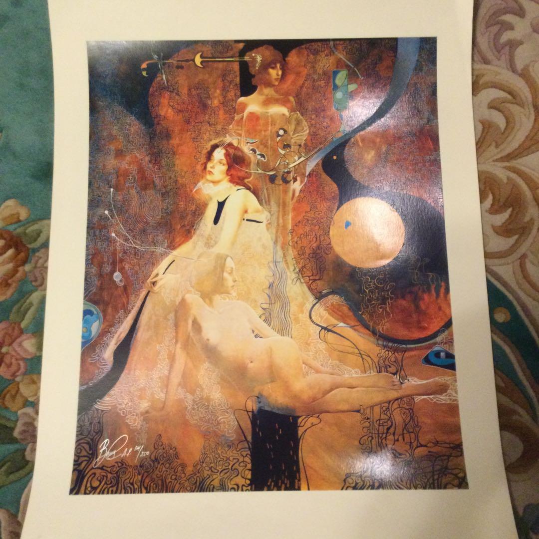 女性のサイン付きポスター、シリアル番号付き