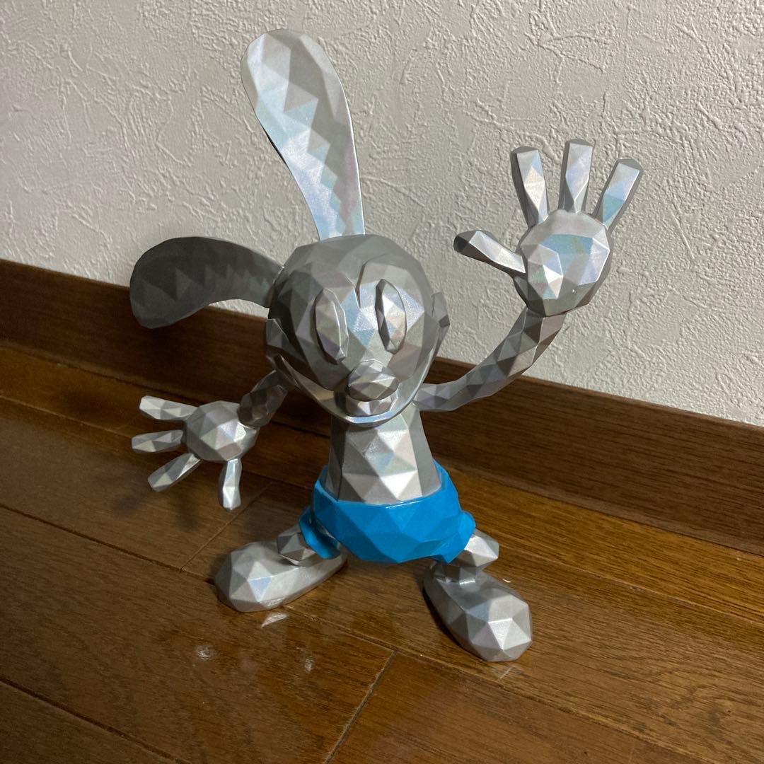 ディズニー　ドナルド90周年 腕時計　オズワルド100周年限定フィギュア　セット