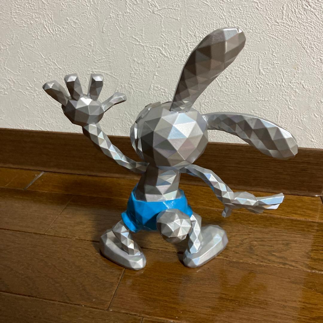 ディズニー　ドナルド90周年 腕時計　オズワルド100周年限定フィギュア　セット