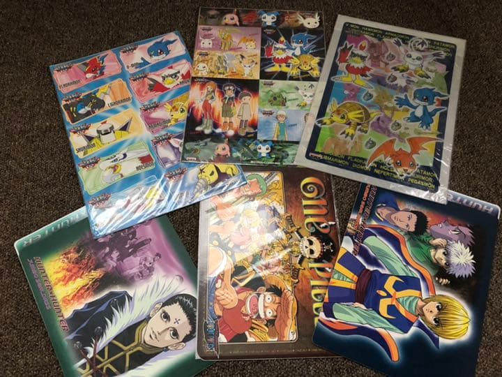 HUNTER × HUNTER、デジモン、ONEPIECEのカード、シール