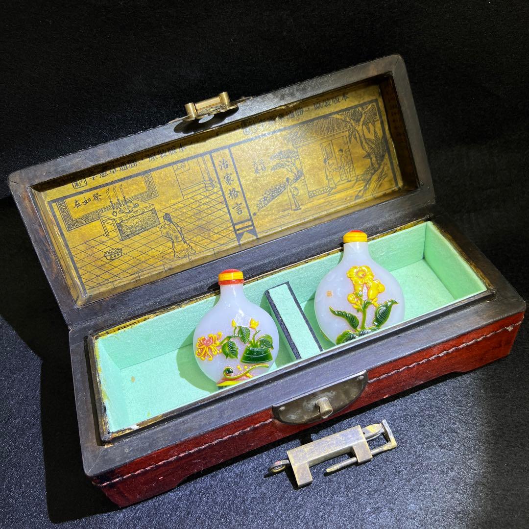 中国古玩　乾隆ガラス鼻煙香　木箱付　高さ約7㎝　東Y8-0122☆2F