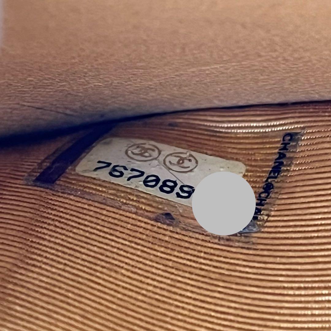 CHANEL 二つ折り財布 ココマーク キャビアスキン ロゴ入り ベージュ 本革