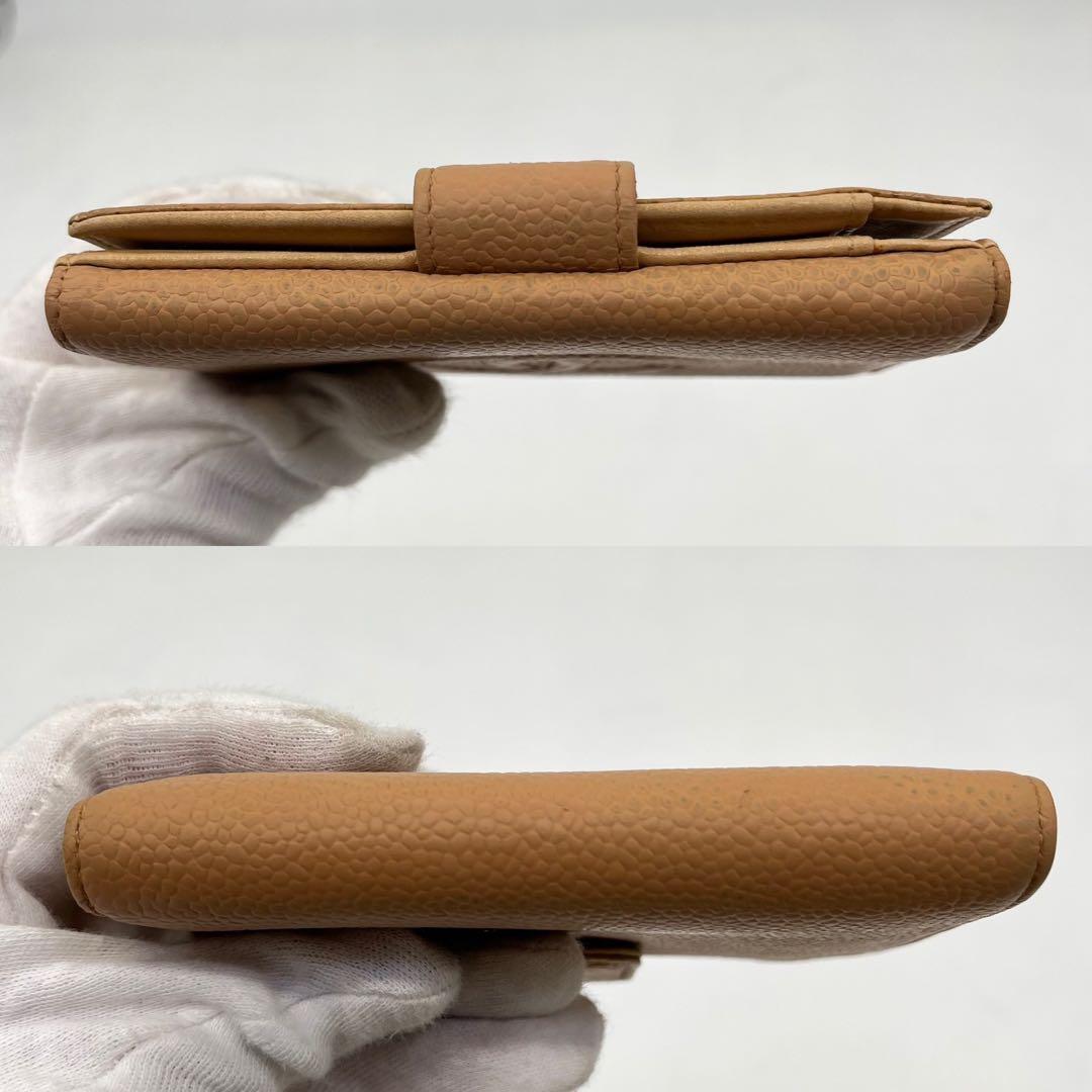 CHANEL 二つ折り財布 ココマーク キャビアスキン ロゴ入り ベージュ 本革