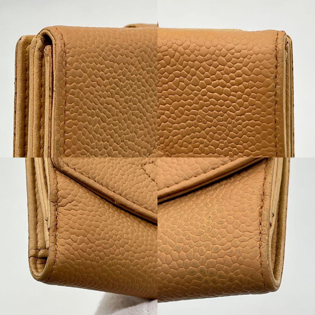CHANEL 二つ折り財布 ココマーク キャビアスキン ロゴ入り ベージュ 本革