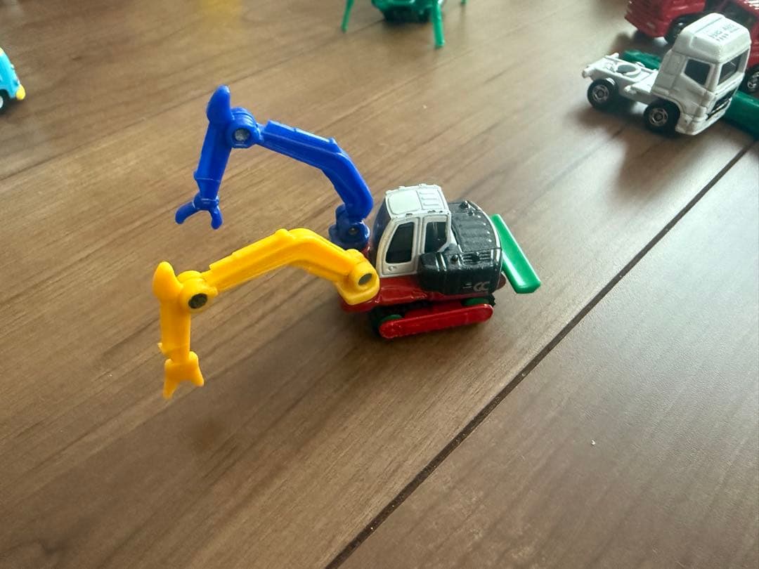 トミカ　まとめ 約100台弱　コンボイ付き　カーズ 鬼滅　すみっこ等