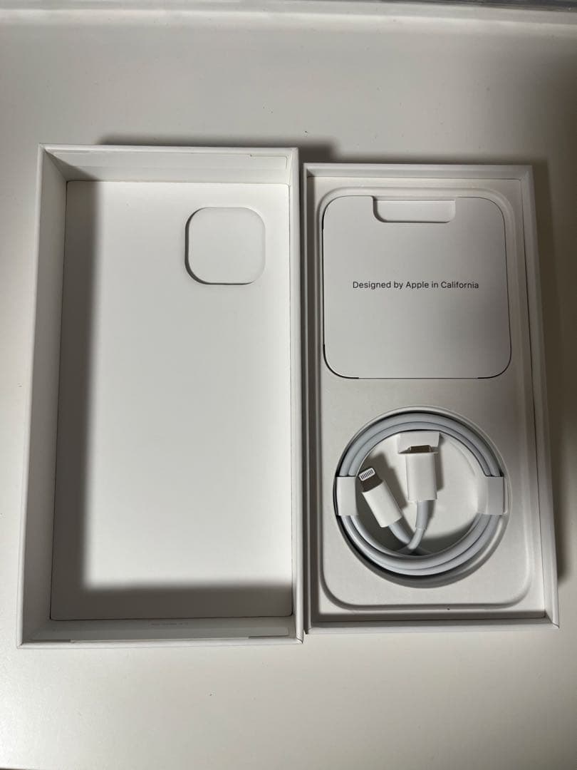 M*u様 iPhone13 無印 128GB ミッドナイト