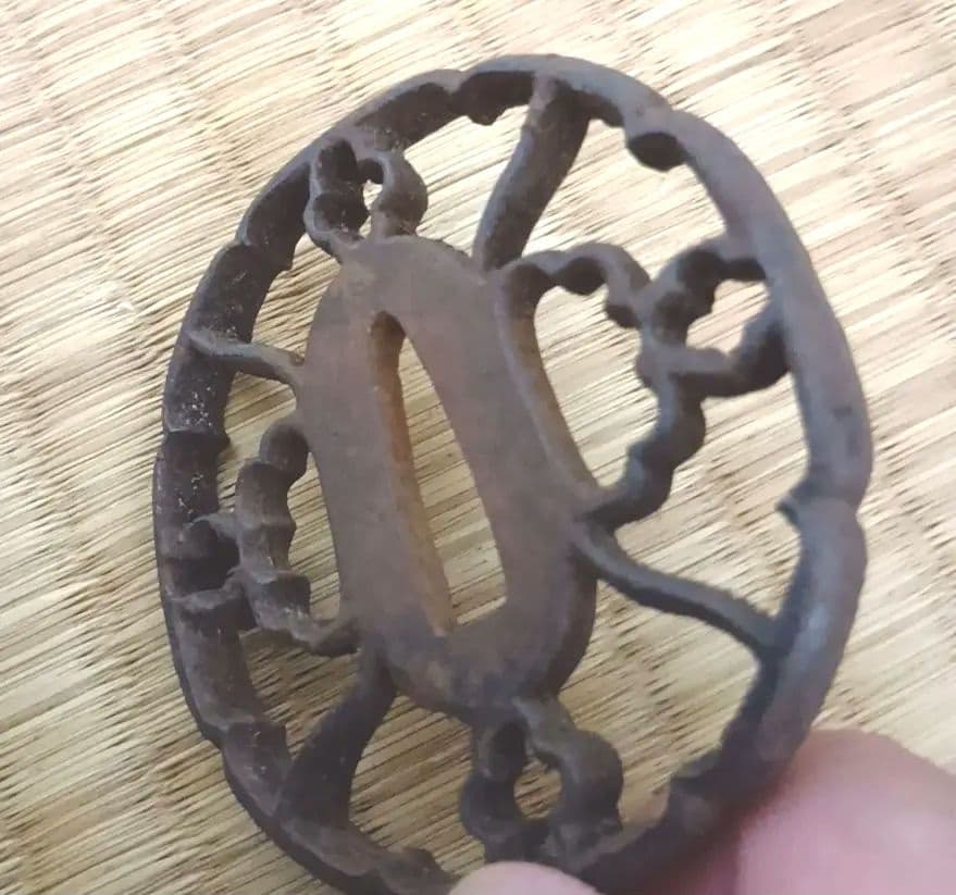 武具 刀 鉄鍔 透かし鍔 江戸時代 無銘 日本刀 刀装具 骨董品 美品 鐔