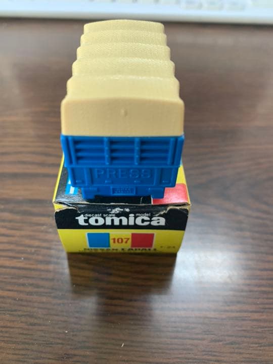 tomica ニッサンキャブオール　ミニカー