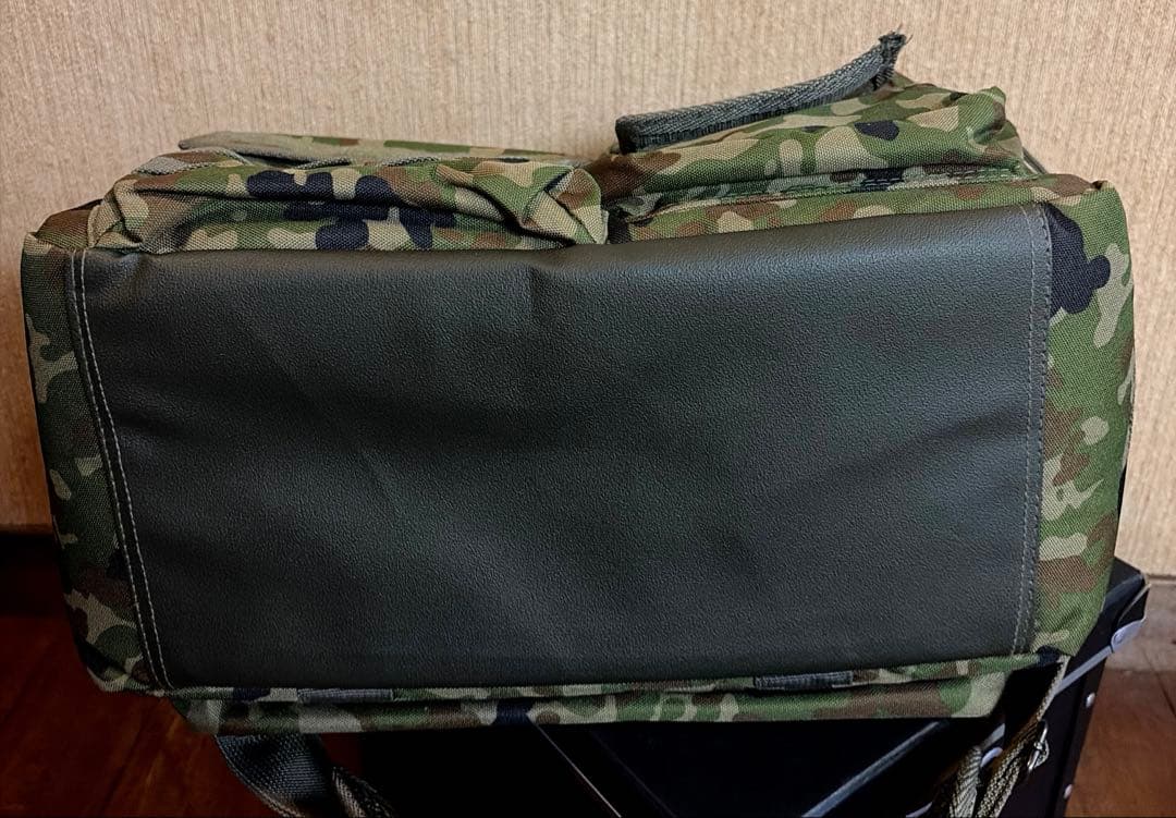 迷彩 中型バッグ ショルダーストラップ付き