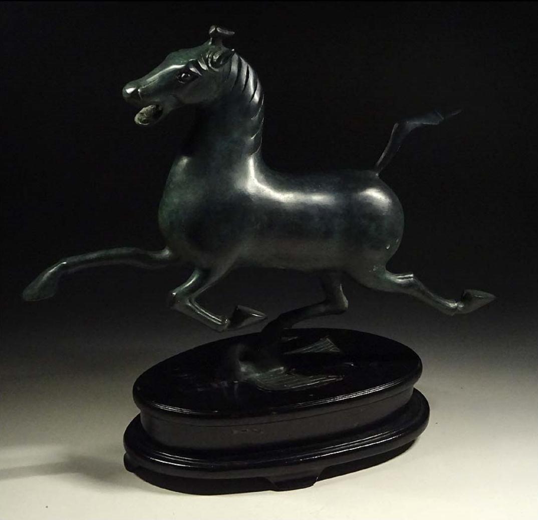 銅製 馬踏飛燕 馬の像 置物 台付き 幅約43cm c08299