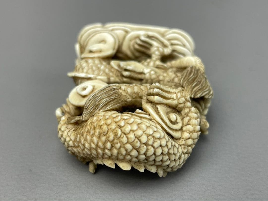 極上細密彫刻 双龍 根付 作家物 置物 古玩 骨董品 カバ牙製 篆刻