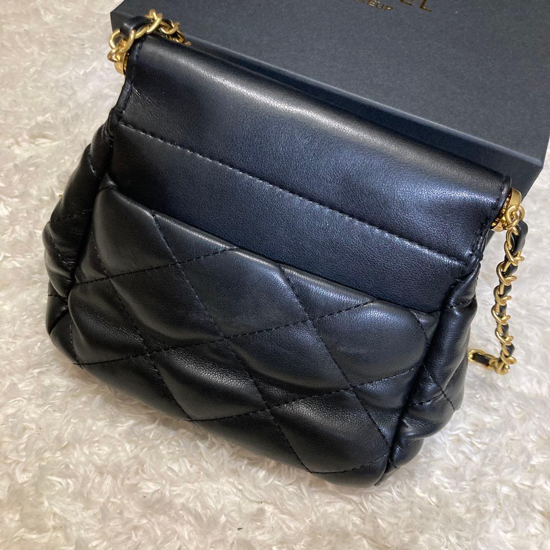CHANEL キルティングビジューショルダーバッグ ブラック