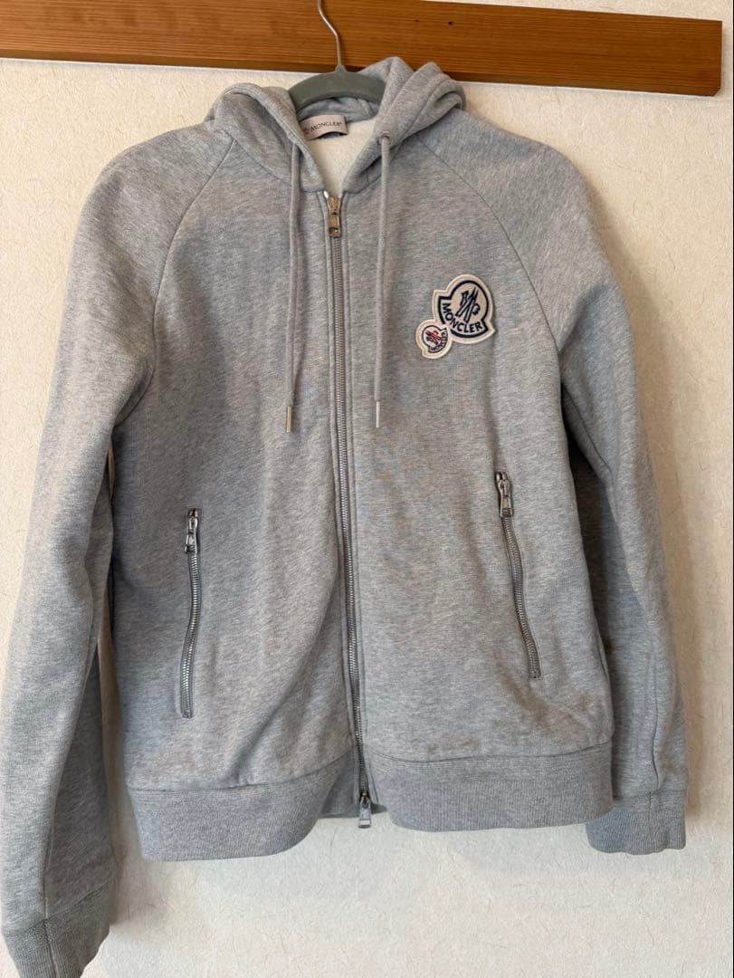 モンクレール　グレー　パーカー　【美品】