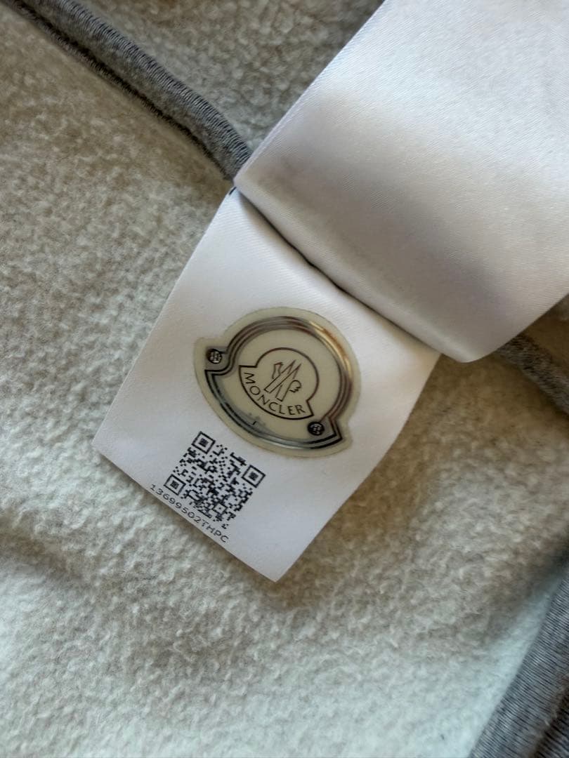モンクレール　グレー　パーカー　【美品】