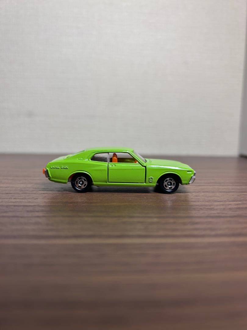 日本製絶版トミカNo.74　日産 ローレル ブタケツ　当時物