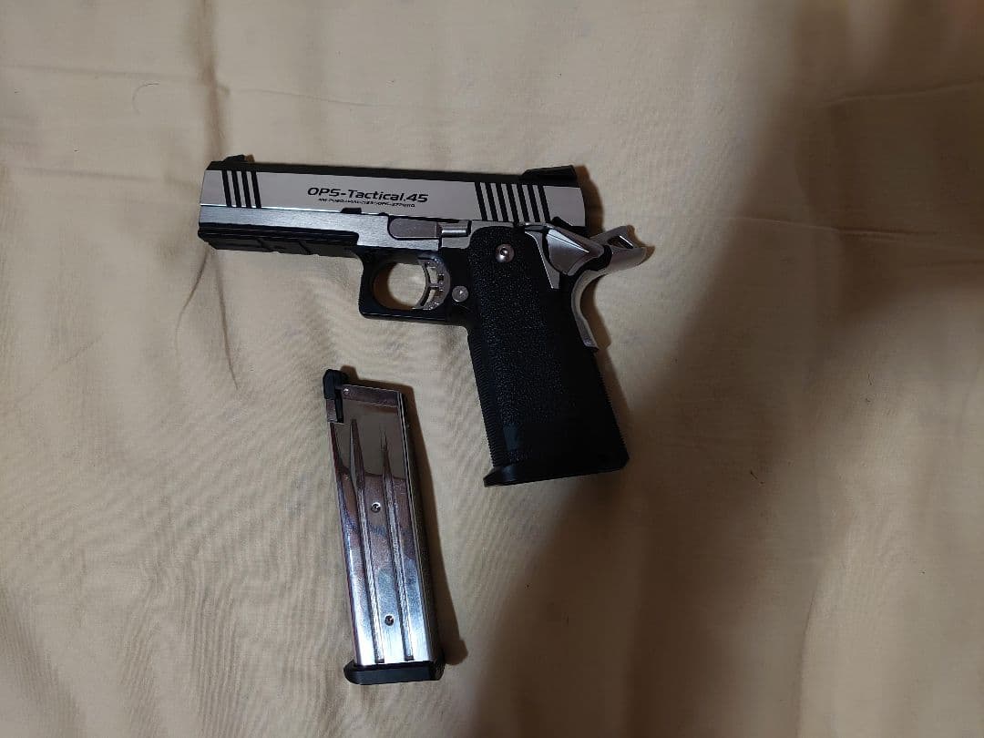 HI-CAPA 5.1 デュアルステンレス 本体と付属品