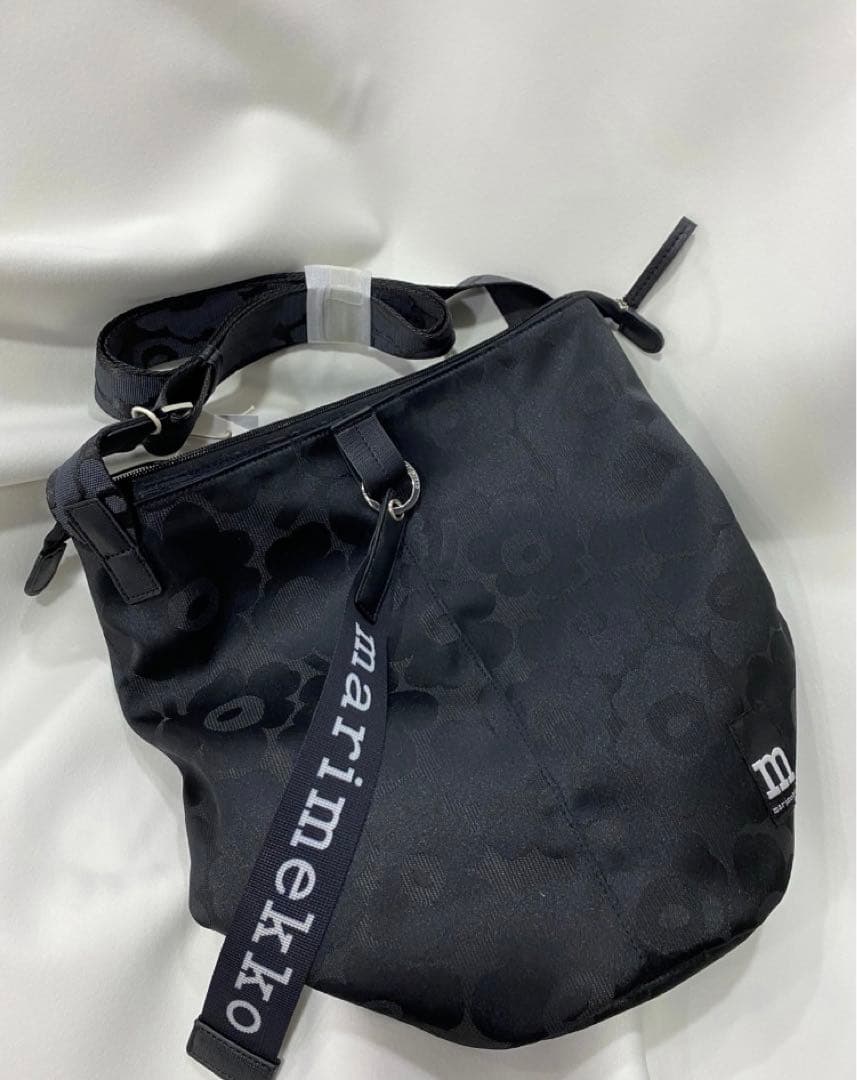 marimekko ブラック ショルダーバッグ