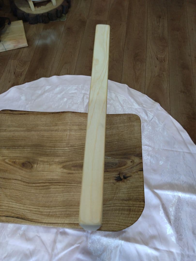 栗の木の椅子➕️カッティングボードのセット　ねこさんになります❕