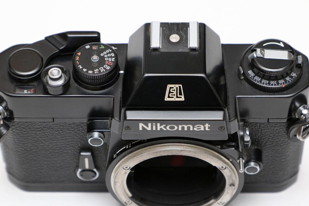 ニコマート　EL　ブラックボディ　（フイルムカメラ）