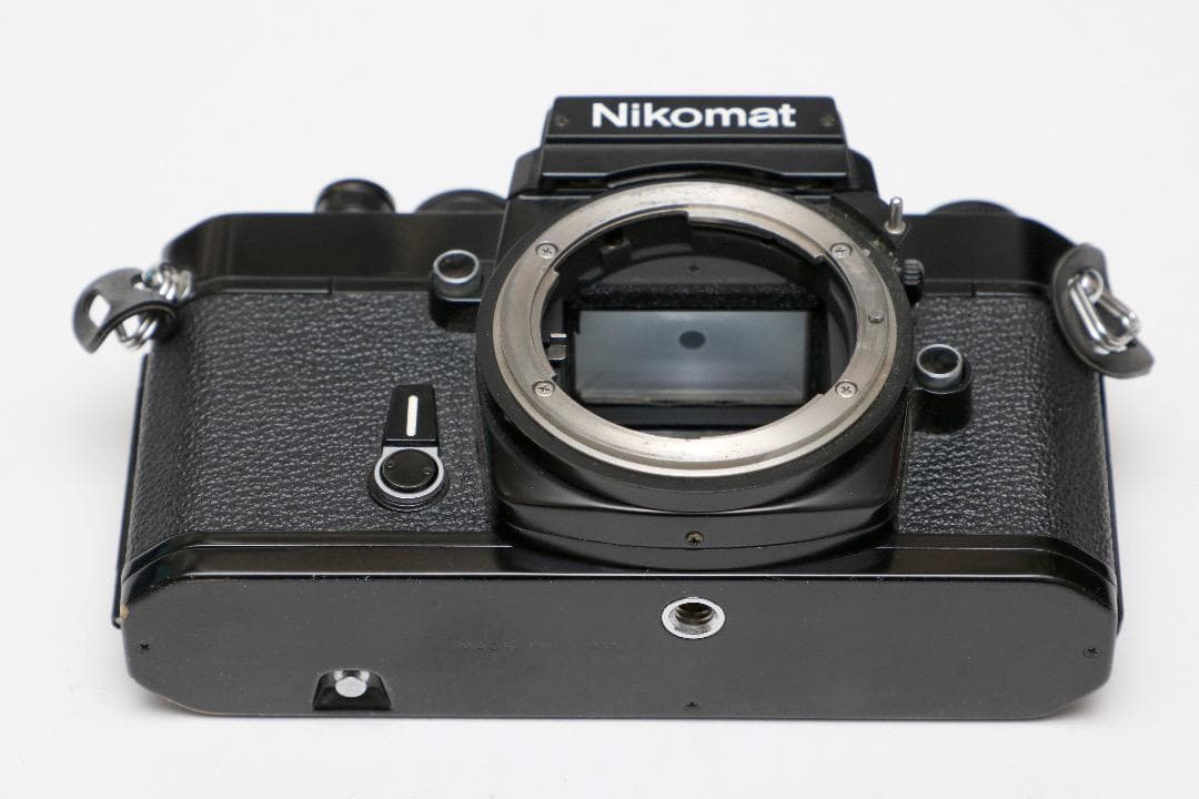 ニコマート　EL　ブラックボディ　（フイルムカメラ）