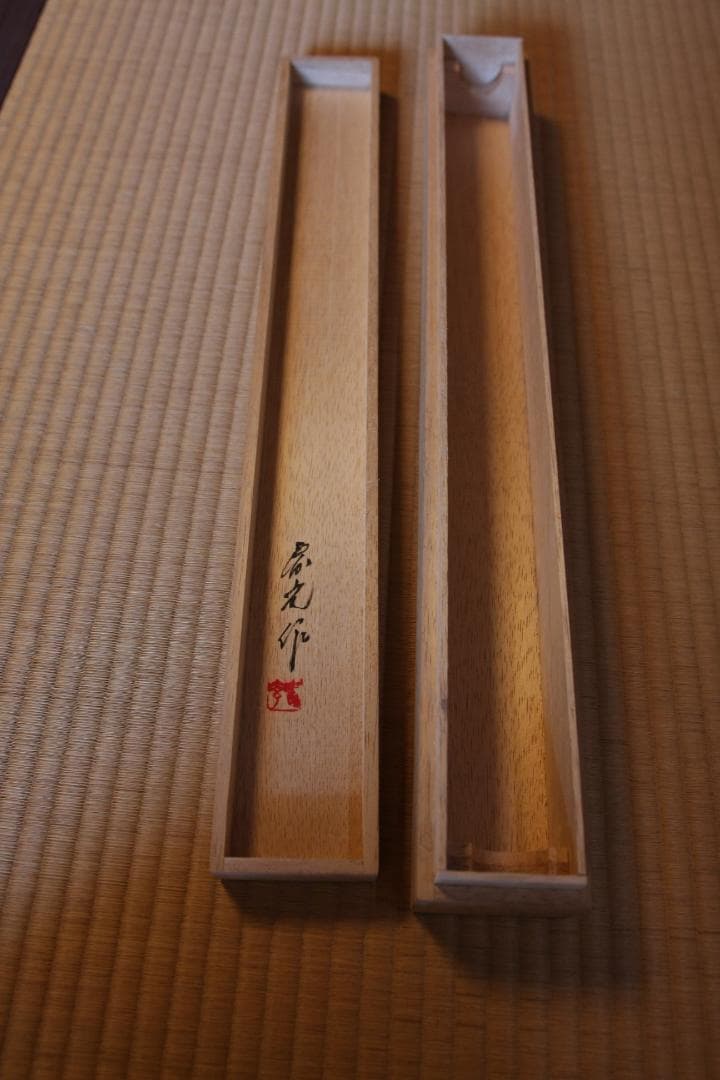 共箱（裏書あり）付き　彩色山水の図　　在銘：春光 山水画 掛軸