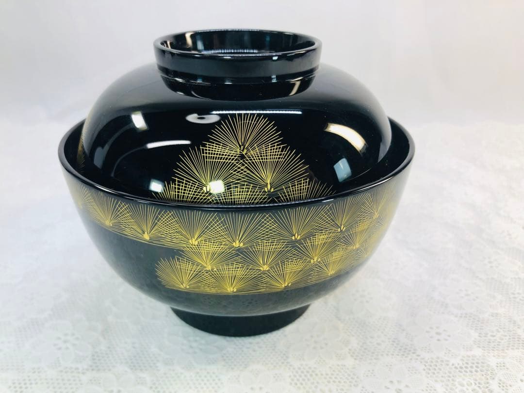 輪島塗　漆　なかたに　沈金　黒い蓋付き椀 金色の松の葉模様