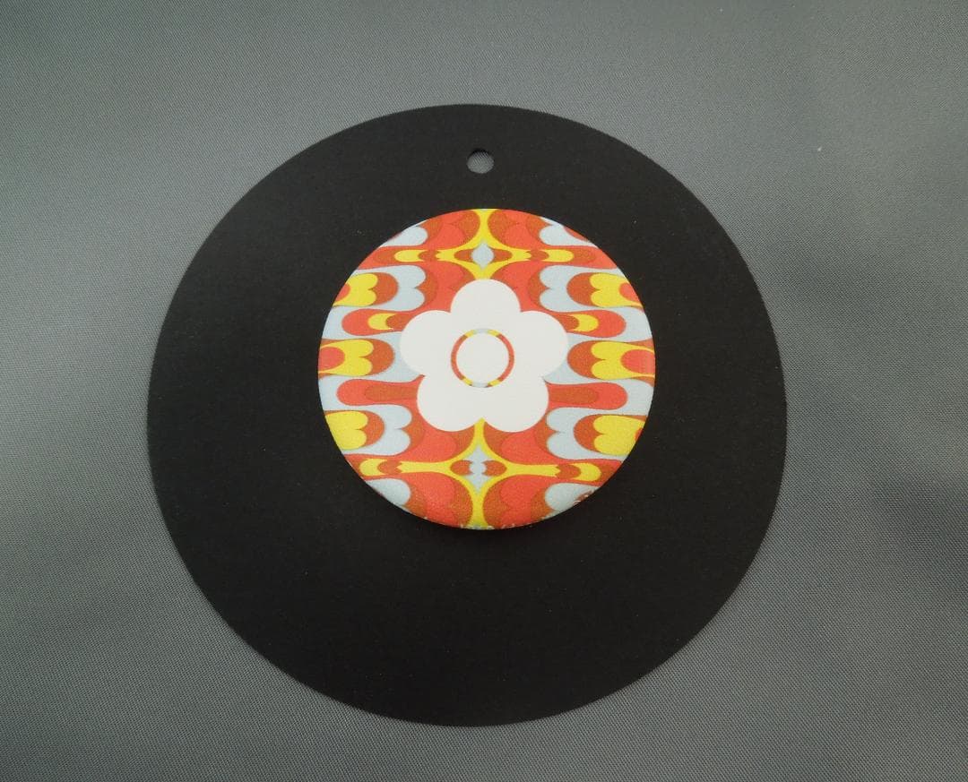 美術館グッズ【7823】　〈展覧会シリーズ〉マリー・クワント展②　布製缶バッジ