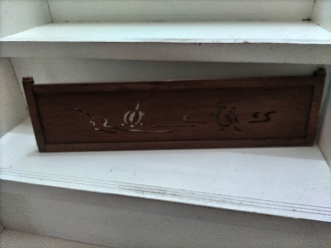 昭和レトロ　古い茶箪笥の戸1枚（亀柄）