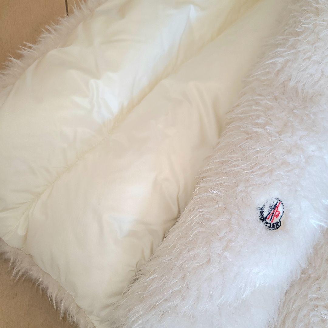 モンクレール　ダウンマフラー アイボリー