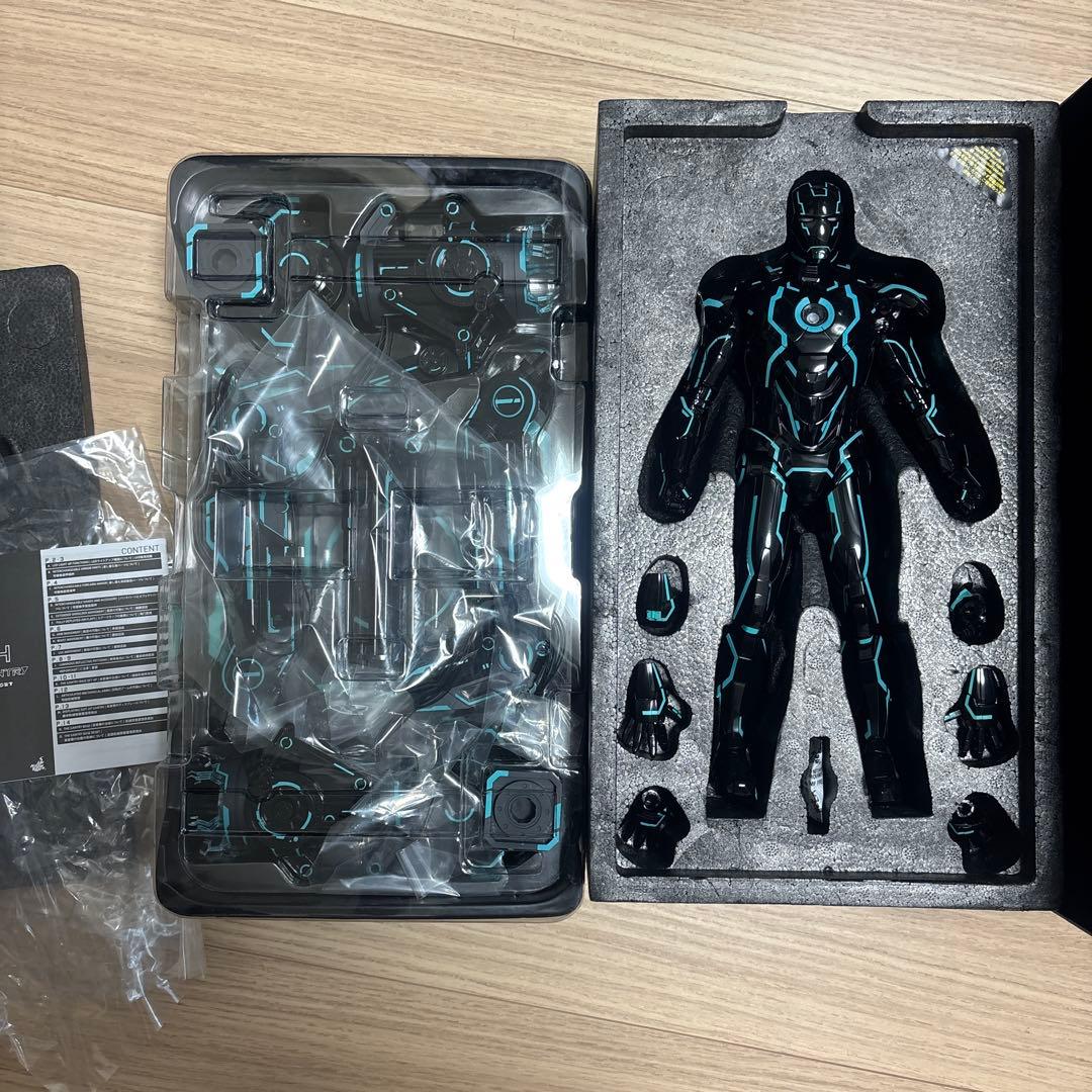 ホットトイズ アイアンマン　マーク4(ネオンテック版)[パワードスーツ装着機付]