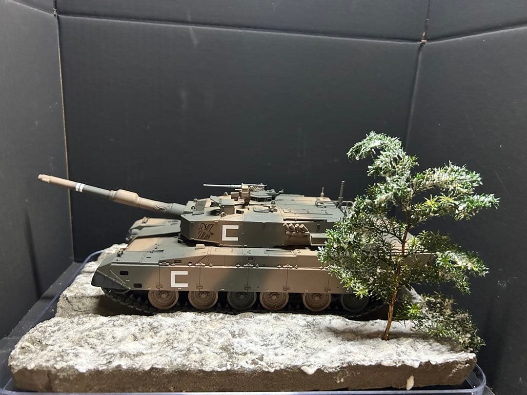 【完成品】90式戦車 1/35スケール ディオラマ付き（TAMIYA製）