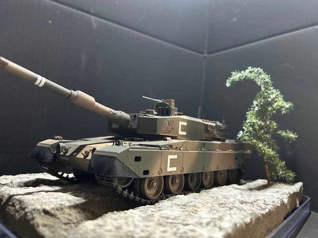 【完成品】90式戦車 1/35スケール ディオラマ付き（TAMIYA製）