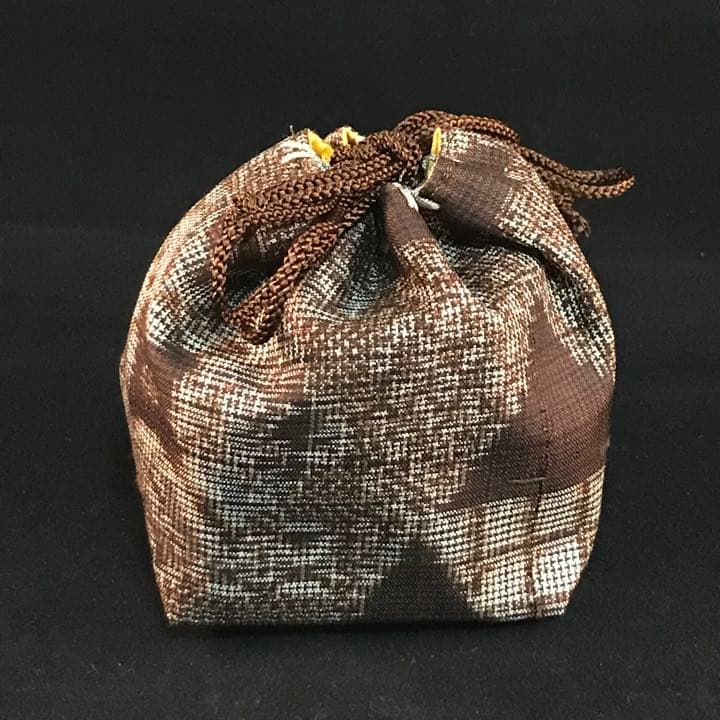 ぐい呑み　穴窯自然釉　袋、箱付き