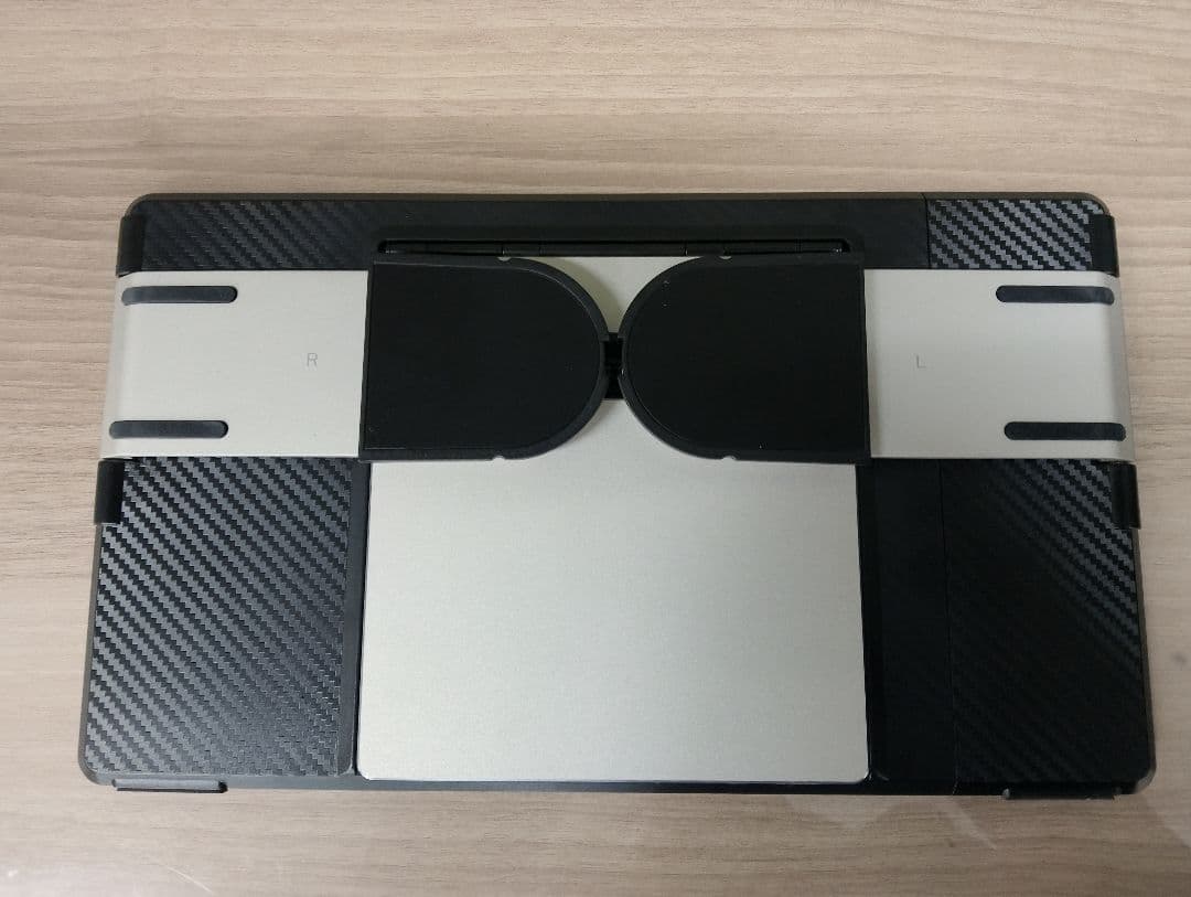 15.6インチトリプルモニター