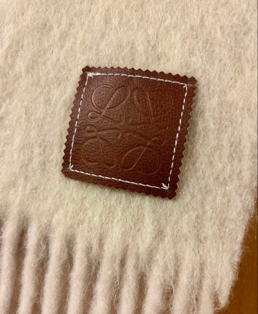 LOEWE ウール ホワイトマフラー Made in Spain