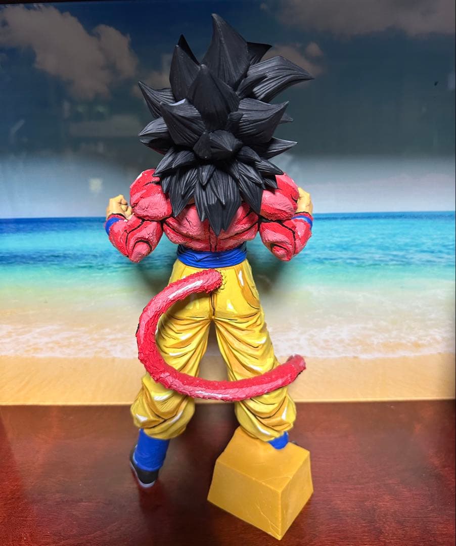 孫悟空 フィギュア 尻尾付き 一番くじ スーパーサイヤ人4リペイント