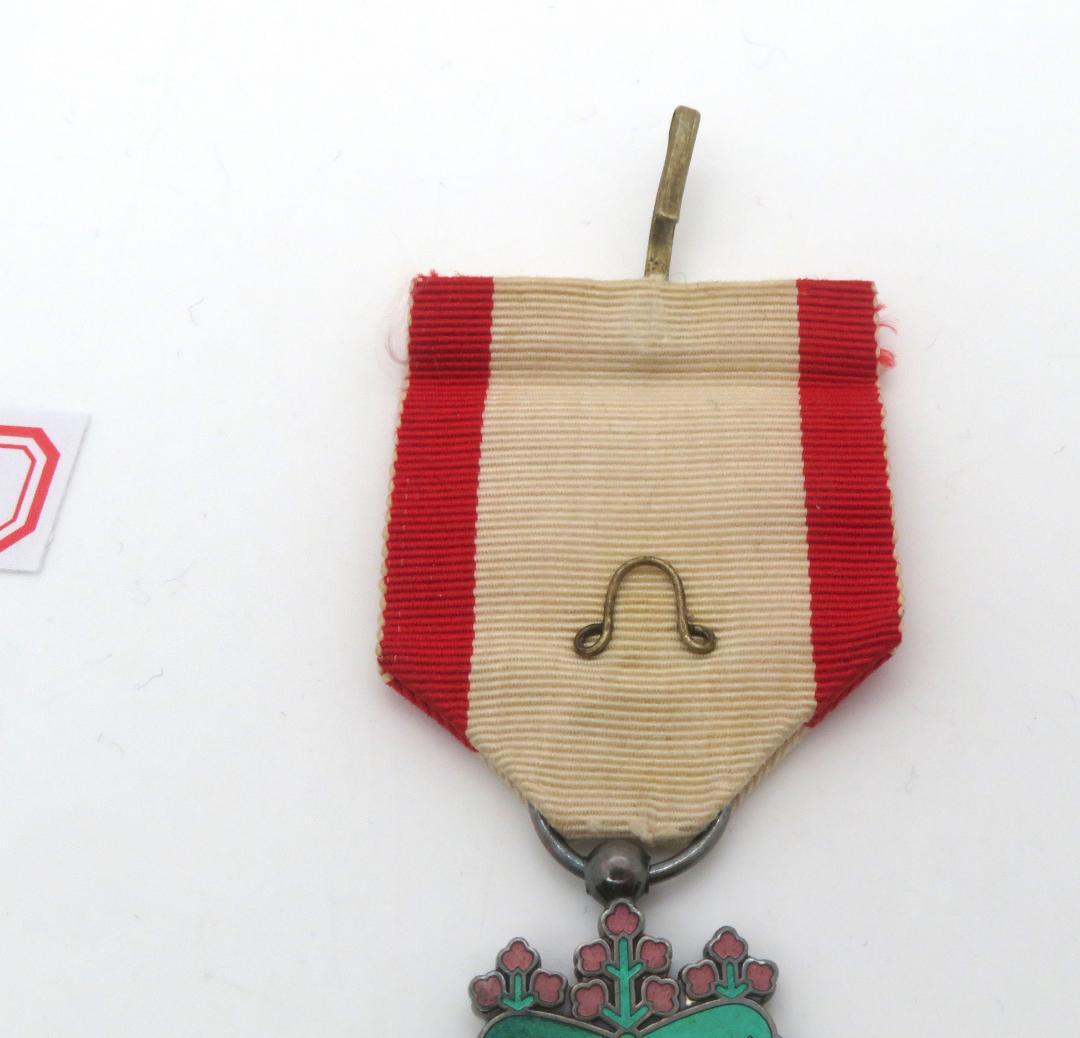 1059、勳六等単光旭日章　メダル　徽章 　勲章　記章　1点