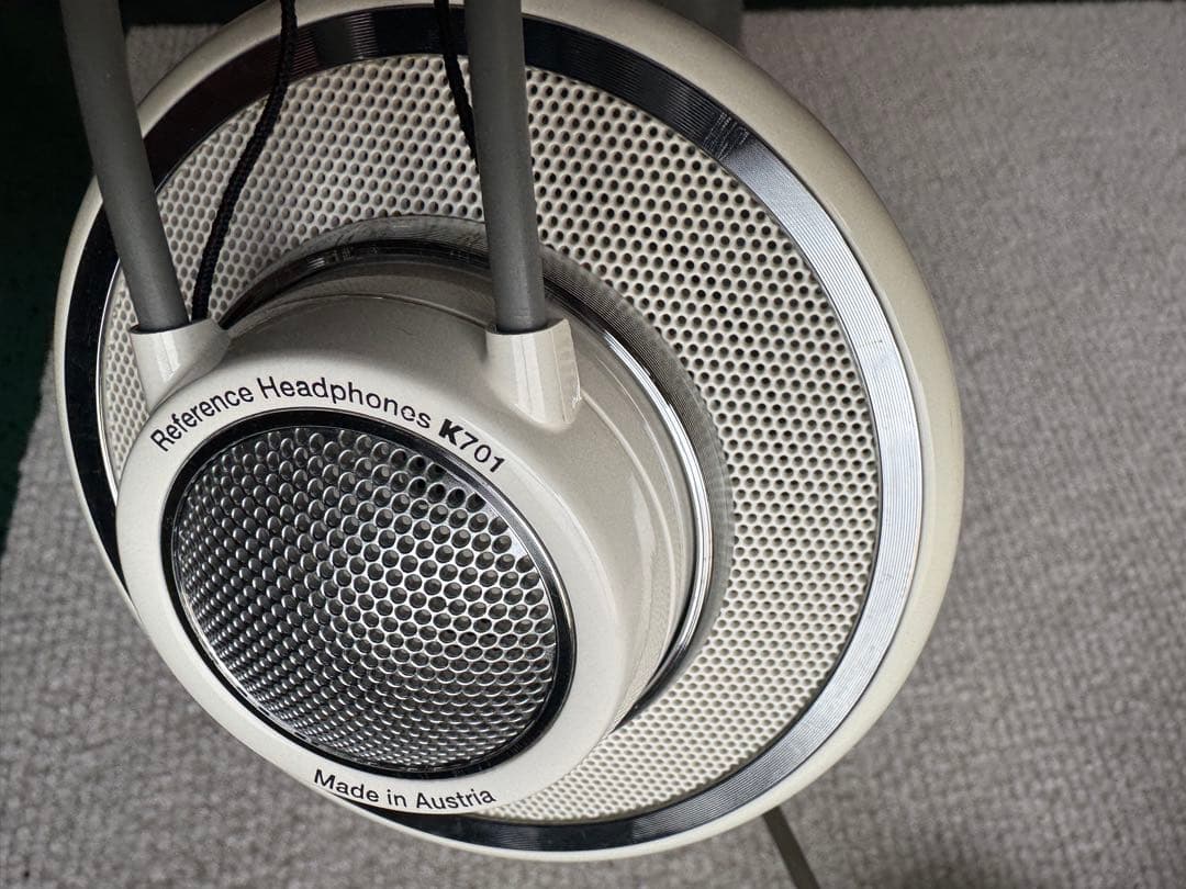 K701 有線ヘッドホン グレー/ホワイト