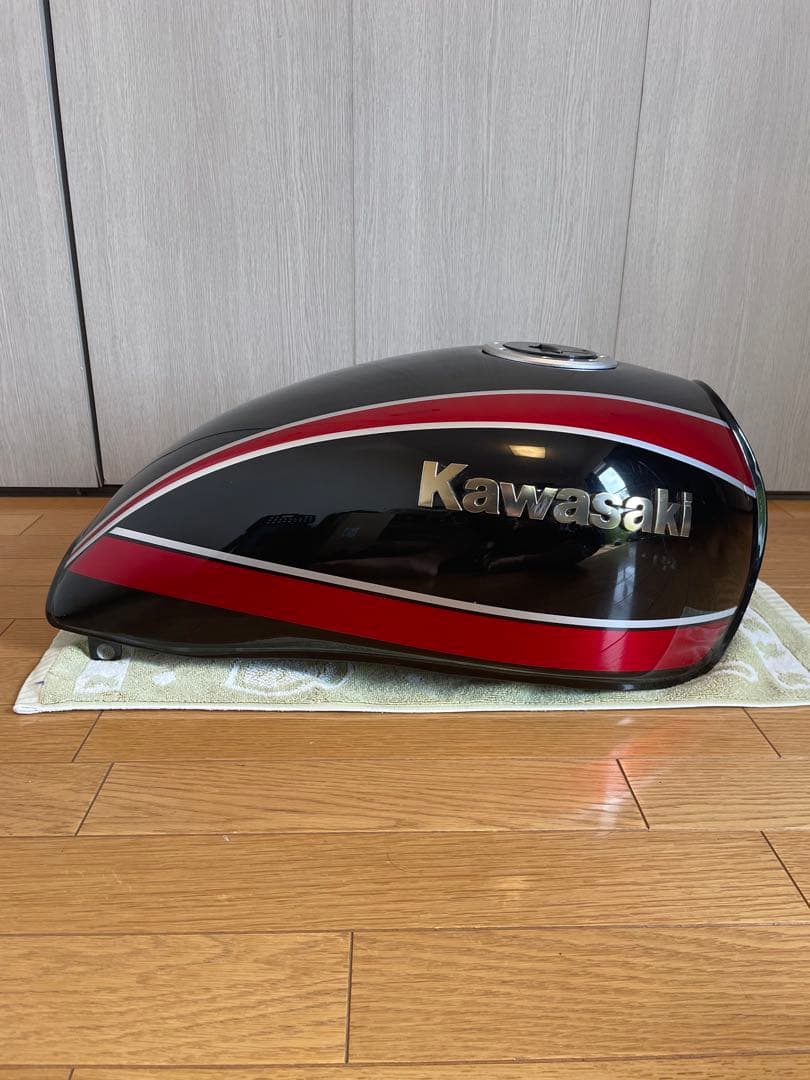 Kawasaki ゼファー750 黒赤タイガー　外装セット