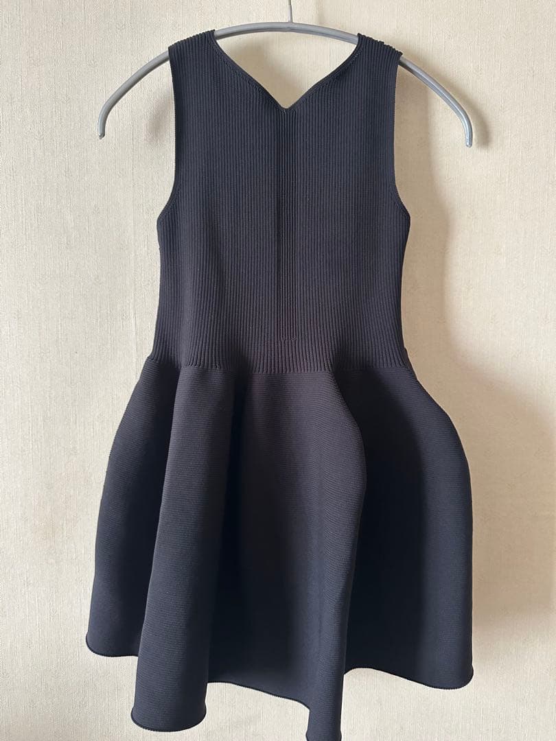 美品 CFCL POTTERY SLEEVELESS TOP ブラック