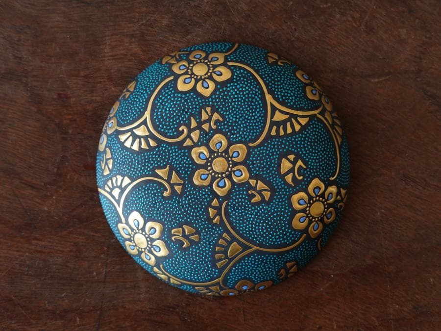 九谷焼　仲田錦玉　渦打　青粒　金彩　唐草文　香合　共箱　内面細字　茶道具