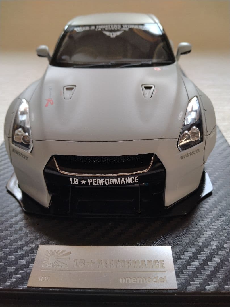 ワンモデル 1/18 R35 GT-R LB仕様