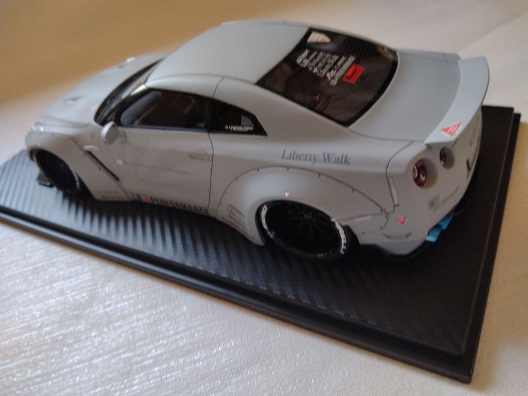 ワンモデル 1/18 R35 GT-R LB仕様
