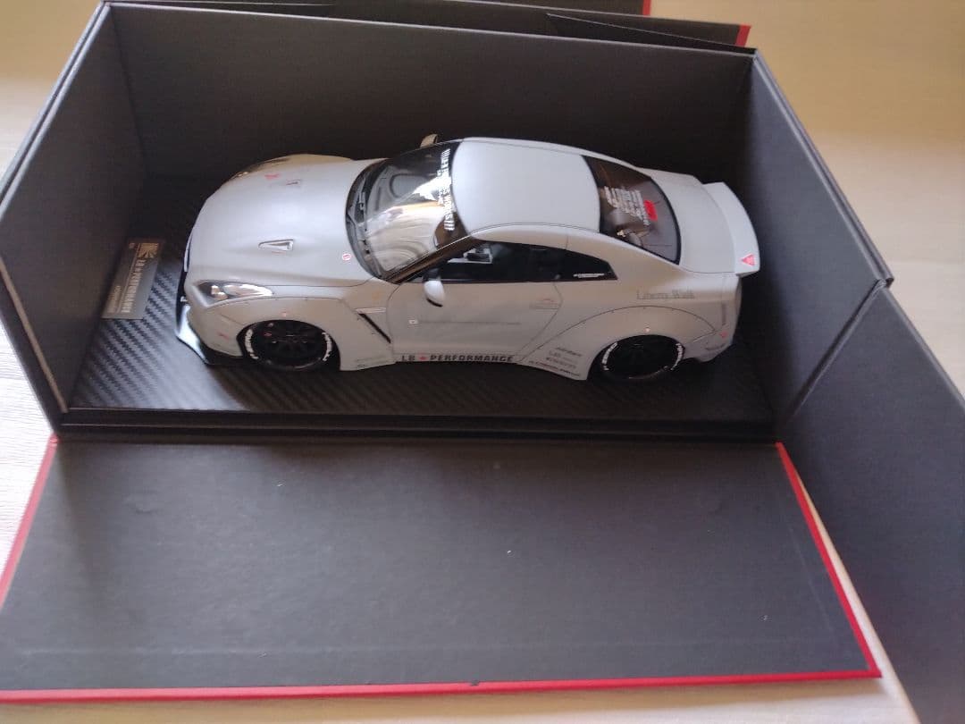 ワンモデル 1/18 R35 GT-R LB仕様