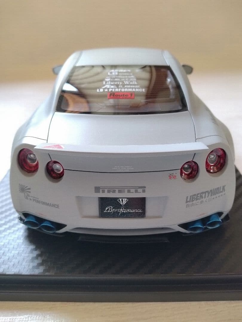 ワンモデル 1/18 R35 GT-R LB仕様