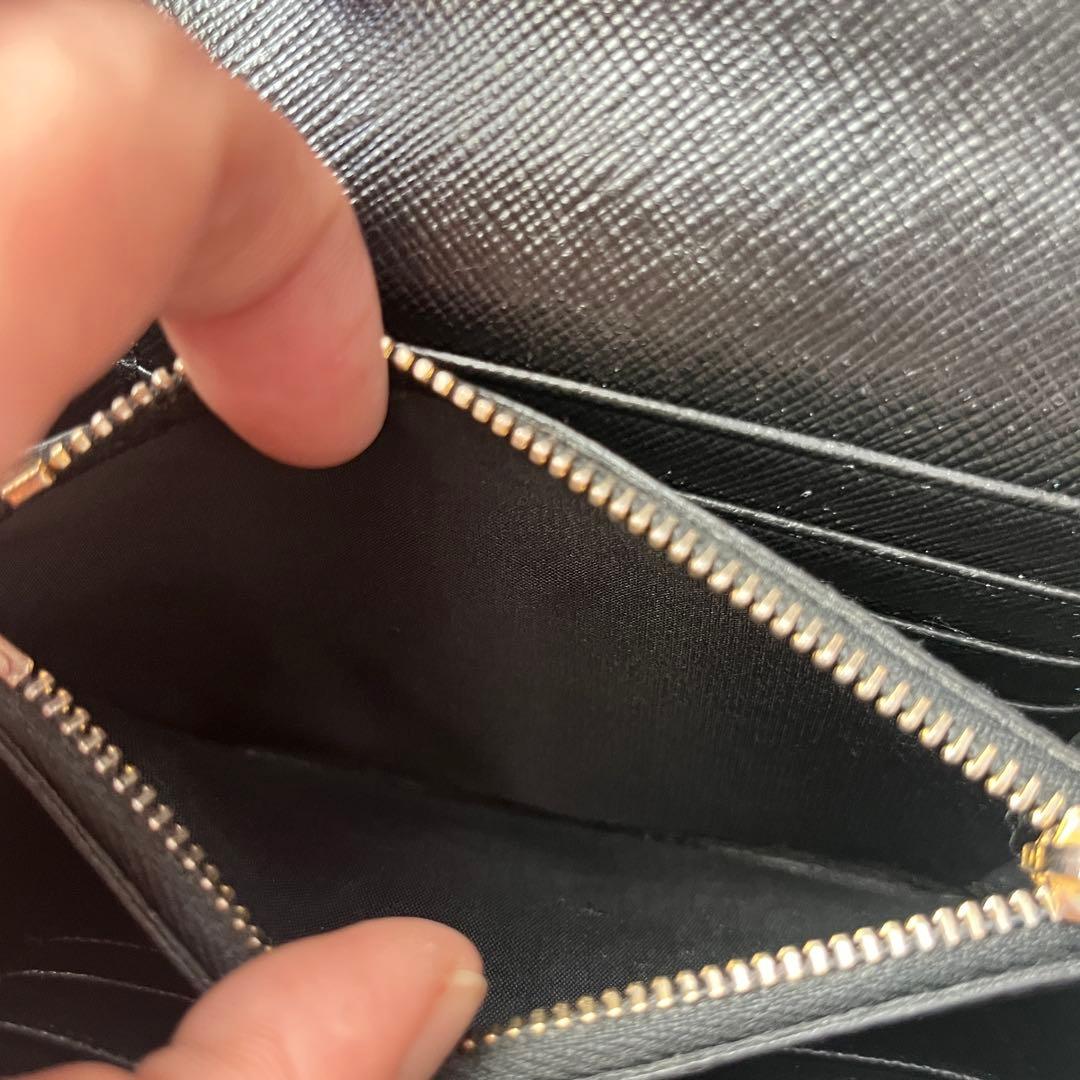美品✨PRADA ストラップ付　財布　フィオッコ　サフィアーノ　ブラック　メタル
