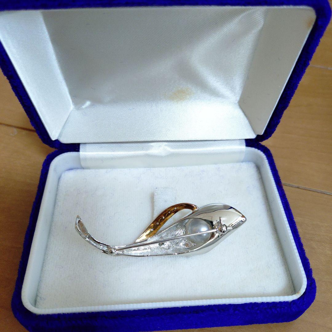 パール付きブローチ シルバーとk18のコンビ