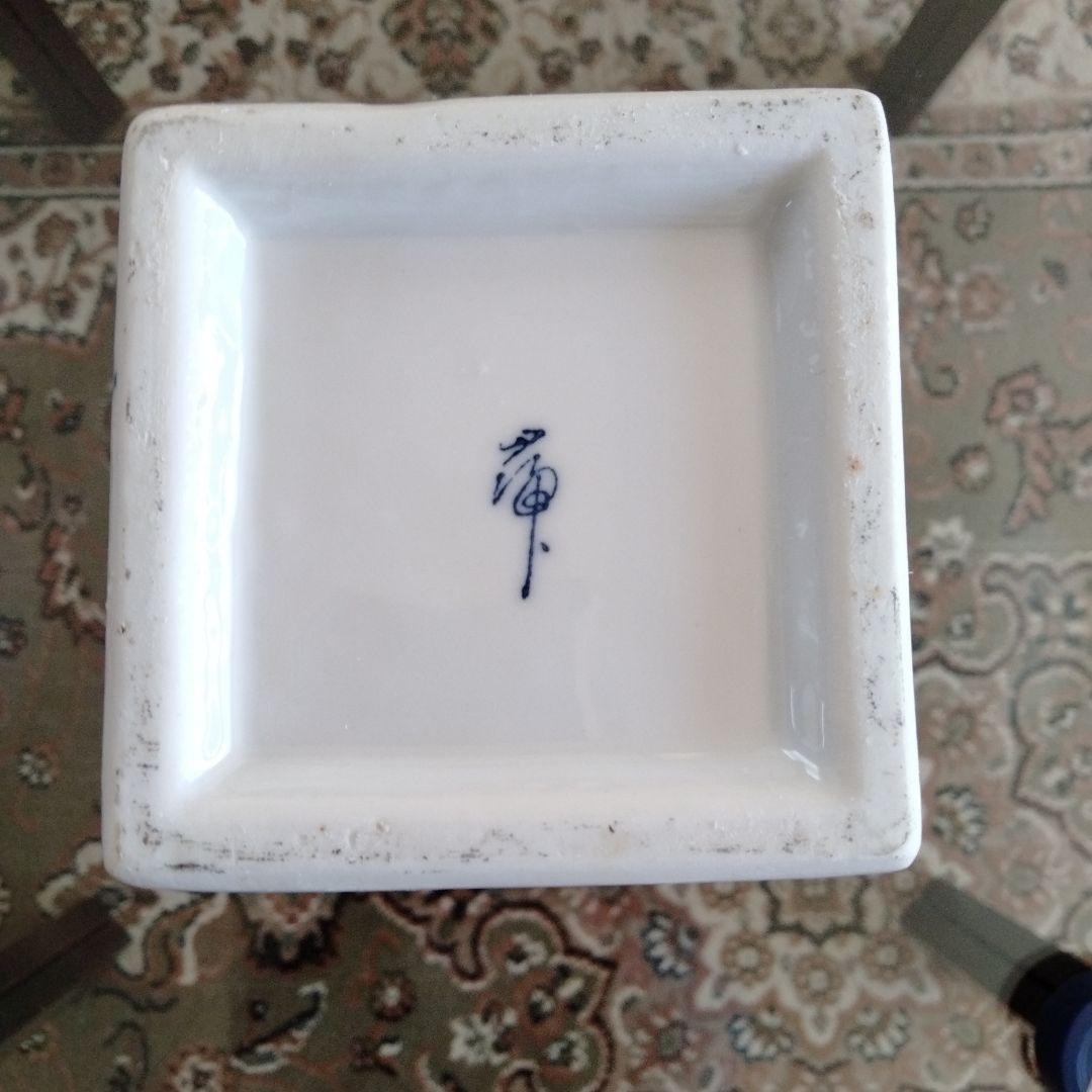 中国文房具骨董七十年前旧蔵【染付青花大方瓶　陶芸筆筒、筆立て】細工手絵山水人物