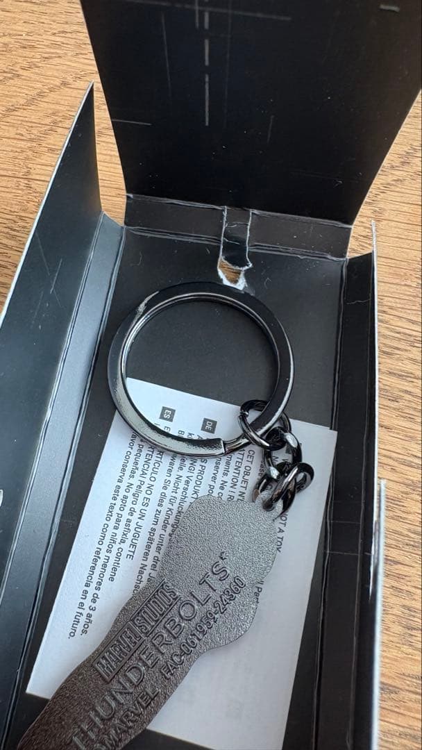 サンダーボルツ　エレーナ　キーチェーン　非売品　marvel